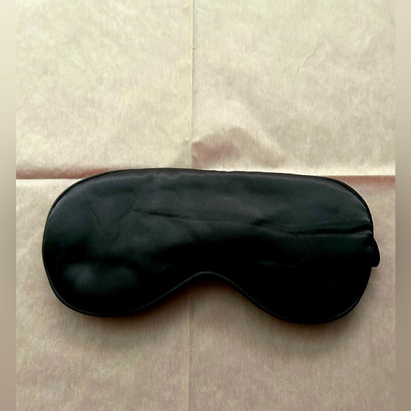 New Black Eye Mask for Sleep, Relaxation, Dark Room Therapy for Migraines - Picture 3 of 6